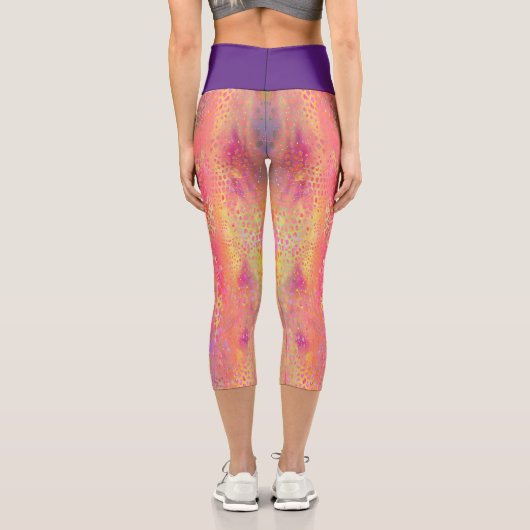 ピンク数々の色のPythonヘビプリント女性 カプリレギンス (裏面)