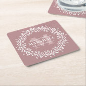 ピンク新婚カップルリースモノグラムネームスクエア スクエアペーパーコースター (アングル)