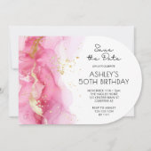 ピンク日付50モダン誕生日を保存 招待状 (正面)