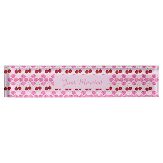 ピンク春の結婚式さくらんぼ花とさくらんぼ デスクネームプレート (正面)