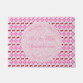 ピンク春の結婚式さくらんぼ花とさくらんぼ ドアマット (正面)