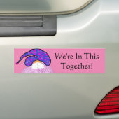 ピンク格言顔とマスク：この中で バンパーステッカー (車上)