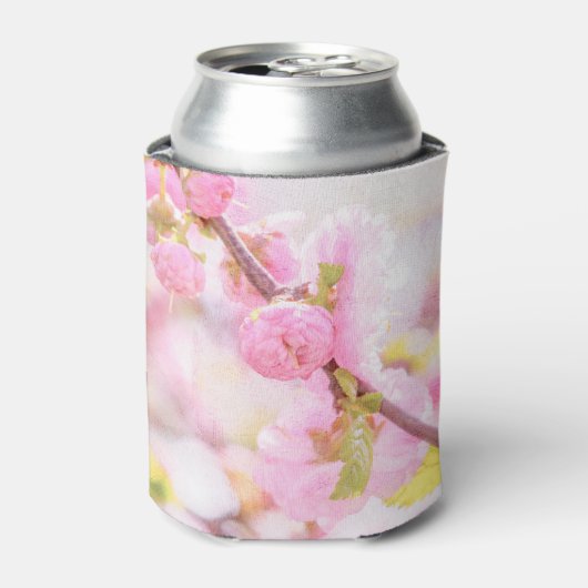 ピンク桜の花 – 日本のさくらんぼの花 缶クーラー (缶正面)