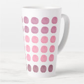 ピンク梅の水色かわいい幸せな水玉模様アート カフェラテマグ (右アングル)