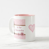 ピンク水玉模様パーソナライズされたチィルドマグ ツートーンマグカップ (正面左)