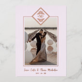 ピンク洗練されたフローリッシュシックバラ金ゴールドイニシャル 箔招待状 (正面)