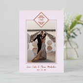 ピンク洗練されたフローリッシュシックバラ金ゴールドイニシャル 箔招待状 (立ち正面)