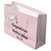 ピンク淡い色のとブラックの卒業おめでとう ラージペーパーバッグ (正面アングル)