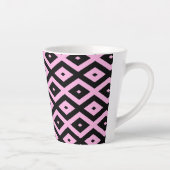 ピンク淡い色のと黒のダイヤモンドパターン カフェラテマグ (右)