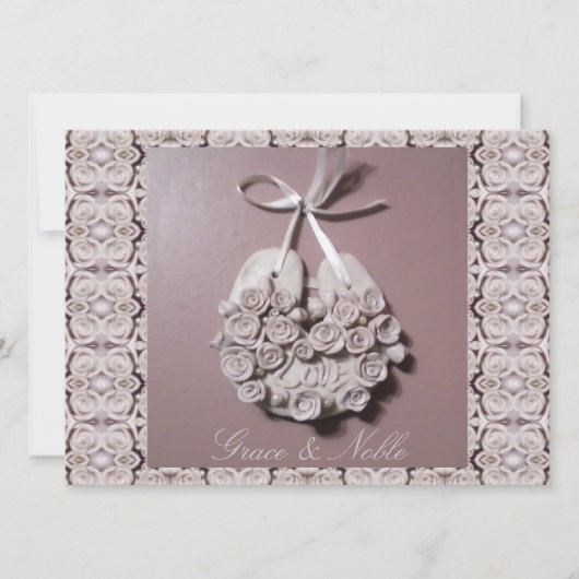 ピンク淡い色ののバラが蹄鉄を愛伝統的結婚する 招待状 (正面)