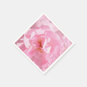 ピンク淡い色ののバラ花びら スタンダードカクテルナプキン (角)