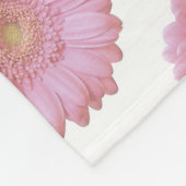 ピンク淡い色のガーベラデイジー フリースブランケット (角)