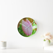 ピンク淡い色のレディスリッパーランフラワークローズアップ  ラウンド壁時計 (ホーム)