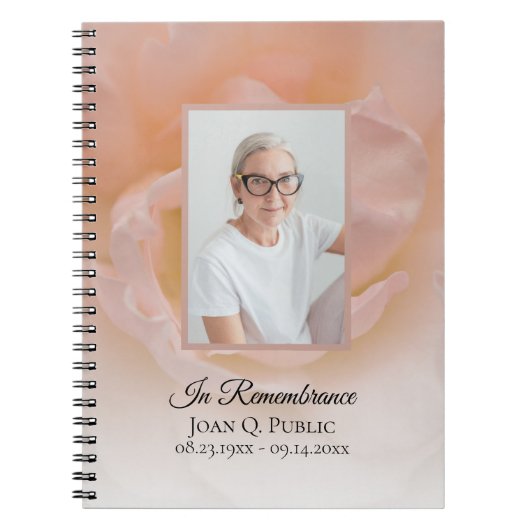 ピンク淡い色のローズフラワー花びら葬式ゲストブック ノートブック (正面)