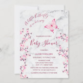 ピンク灰色の大理石蝶 |女の子の赤ちゃんシャワー 招待状 (正面)