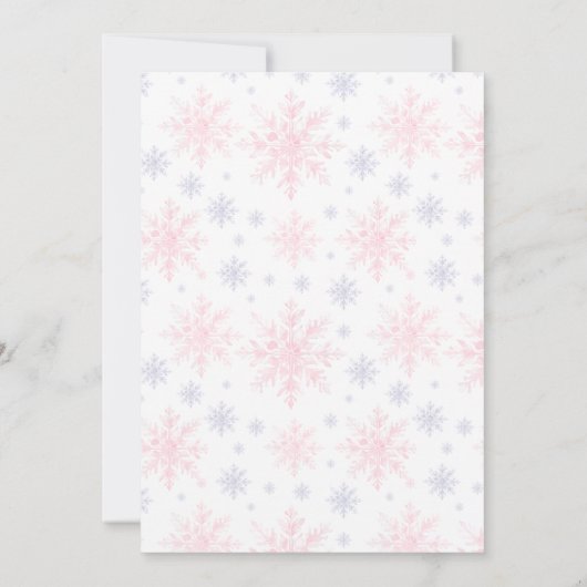 ピンク灰色の小さなスノーフレーク冬の赤ちゃん女の子シャワー 招待状 (裏面)