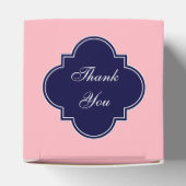 ピンク無地の、ネイビーブルーリボン名モノグラム フェイバーボックス (上部)