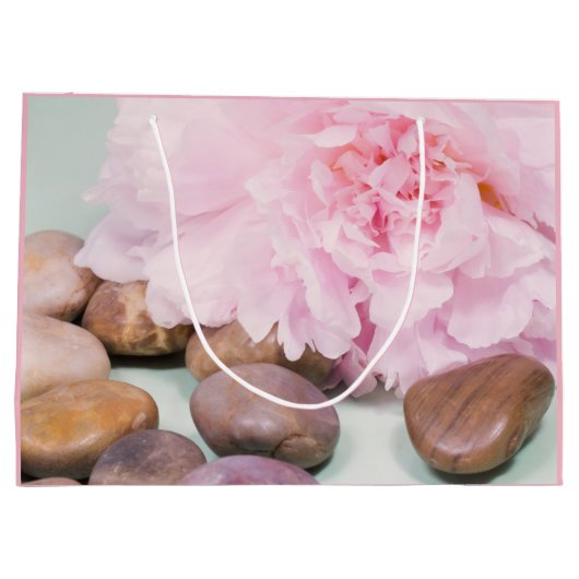 ピンク牡丹と禅の岩抱き枕 ラージペーパーバッグ (裏面)