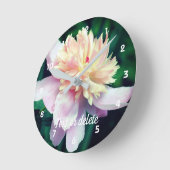 ピンク牡丹の花の開花のクローズアップパーソナライズされた ラウンド壁時計 (傾斜)