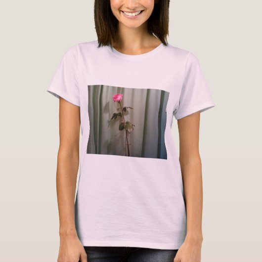 ピンク独身ののバラ Tシャツ (正面)