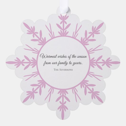ピンク白い冬のスノーフレーク幸せな休日の日付 オーナメントカード (裏面)