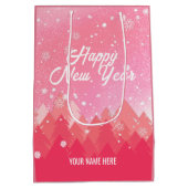 ピンク白い雪の穏やかな森のクリスマス新年 ミディアムペーパーバッグ (裏面)