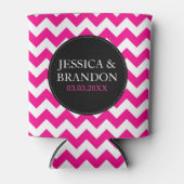 ピンク白と黒のモノグラム山形パターン2 缶クーラー (正面)