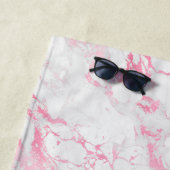 ピンク白の大理石 ビーチタオル (インサイチュ)