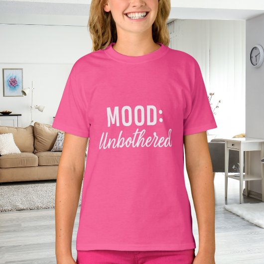 ピンク白の引用ムード気にしない女の子 Tシャツ
