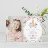 ピンク白フローラかわいいユニコーンの最初の誕生日フォト 招待状 (スタンド正面)