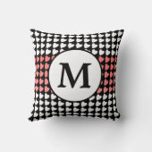 ピンク白黒ハートパターンモノグラム クッション (裏面)