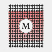 ピンク白黒ハートパターンモノグラム フリースブランケット (正面)