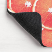ピンク種のグレープフルーツの切れ マウスパッド (コーナー)