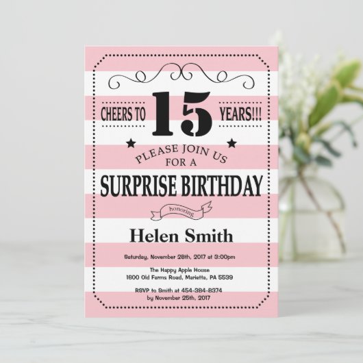 ピンク第15誕生日および白のストライプを驚かして下さい 招待状 (スタンド正面)