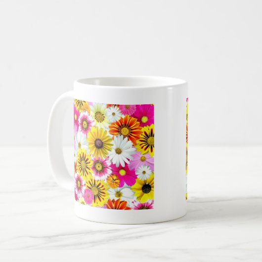 ピンク素晴らしがかった黄色の花柄のアクセサリー コーヒーマグカップ (正面左)