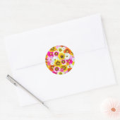 ピンク素晴らしがかった黄色の花柄のアクセサリー ラウンドシール (封筒)