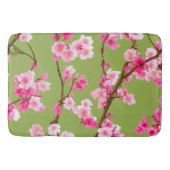 ピンク素晴らしさくらんぼの花がチャートルーズグリーン バスマット (正面)