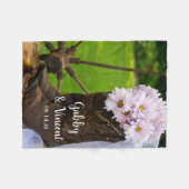 ピンク素朴のデイジーとカウボーイブーツ結婚ズ フリースブランケット (正面(横))