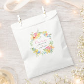 ピンク素朴イエローウォーター色フローラベビーシャワー フェイバーバッグ (クリップ留めされた状態)