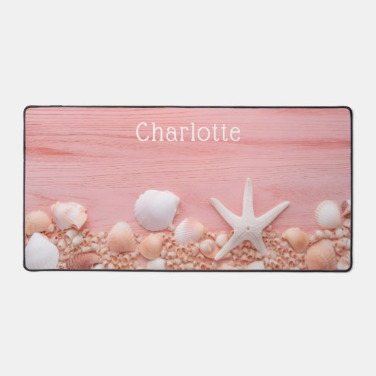 ピンク素朴ウッドビーチシーシェルパーソナライズされたズ名 デスクマット (正面)
