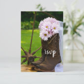ピンク素朴デイジーカウボーイブーツウェディングRSVPカード 出欠カード (スタンド正面)