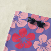 ピンク紫ハワイアンの花パーソナライズされた名 ビーチタオル (インサイチュ)