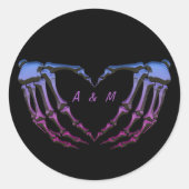 ピンク紫色のスケルトンゴシック色の手の愛ハートの形状 ラウンドシール (正面)