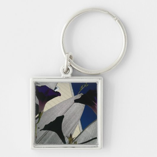 ピンク紫色の花が付いているキーホルダー キーホルダー (正面)