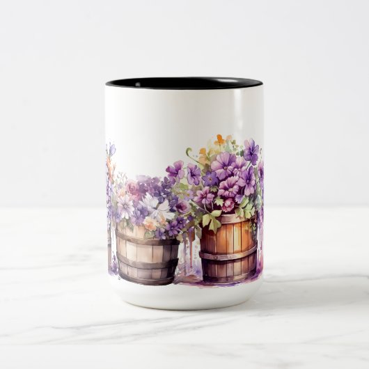 ピンク紫色の花を持つ水色の樽 ツートーンマグカップ (中央)