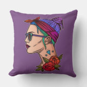 ピンク紫色の髪のピンクのバラのサングラスを持つ女性 クッション (正面)