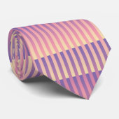 ピンク紫色の黄色のパタストライプのーン ネクタイ (ロール)