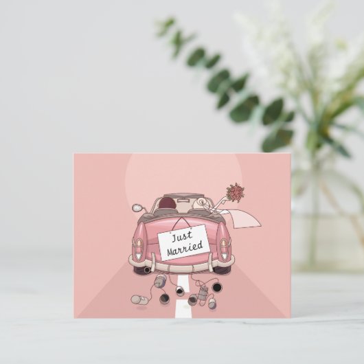 ピンク結婚たった今結婚しましたの車の新郎新婦 案内ポストカード (スタンド正面)