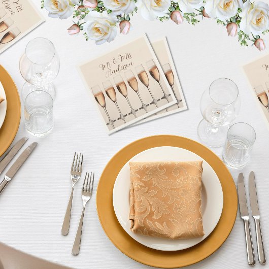 ピンク結婚のシャンパングラスのナプキンス列 スタンダードカクテルナプキン