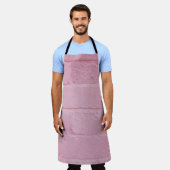 ピンク絵を描レンガ壁 エプロン (着用した状態)